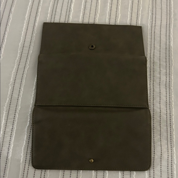 Universal Threads Wallet - Picture 4 of 4